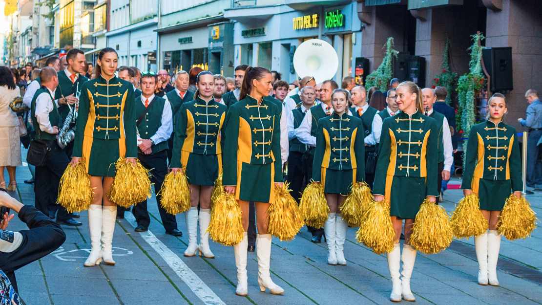 cute cheerleading team names
